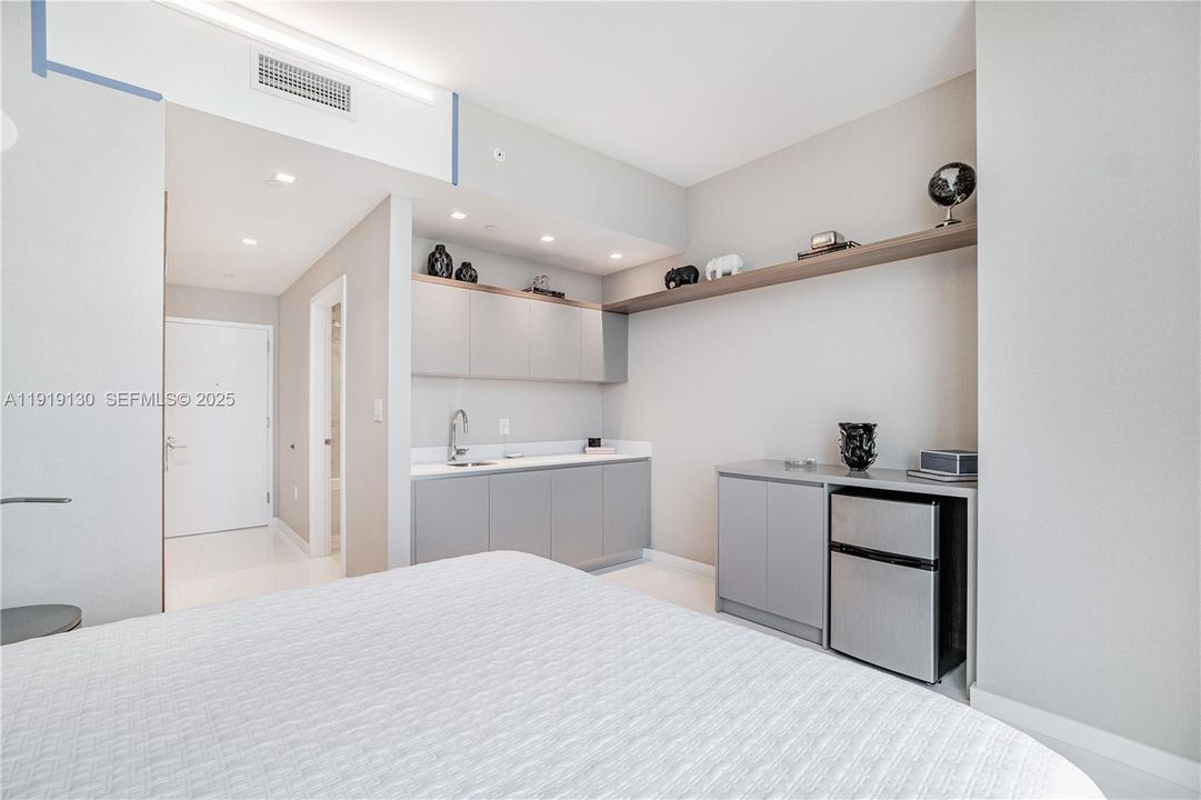 For Rent: $14,995 (3 beds, 4 baths, 2200 Square Feet)