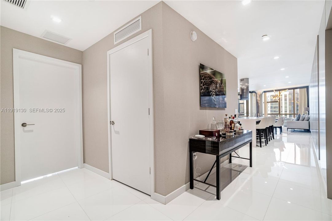 For Rent: $14,995 (3 beds, 4 baths, 2200 Square Feet)