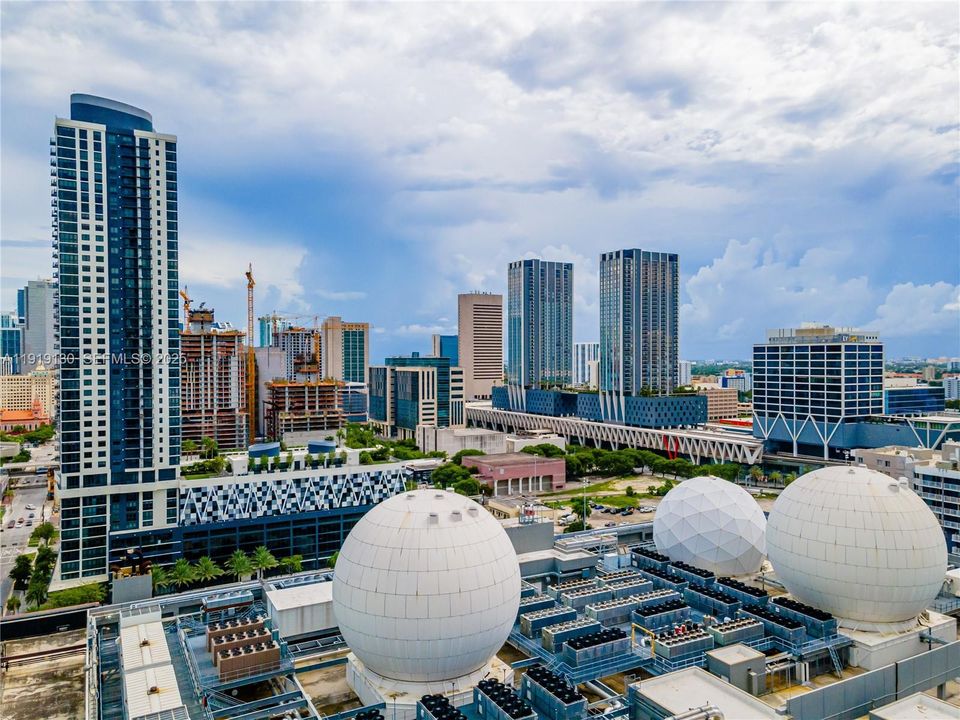 For Rent: $14,995 (3 beds, 4 baths, 2200 Square Feet)