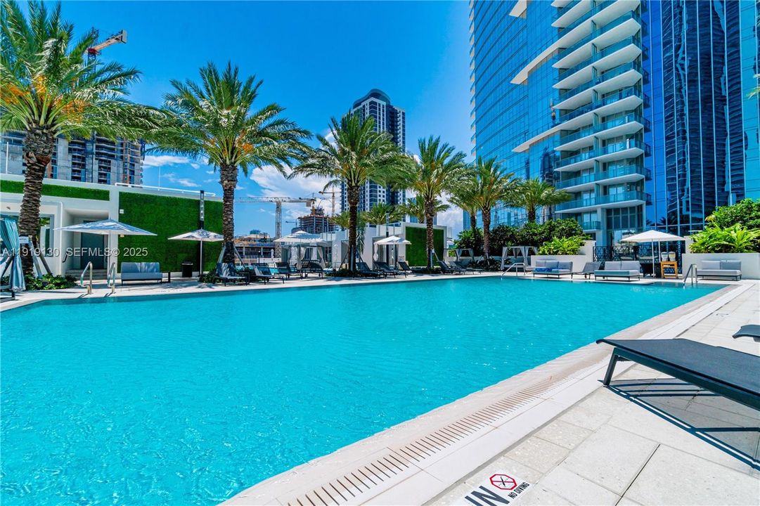 For Rent: $14,995 (3 beds, 4 baths, 2200 Square Feet)