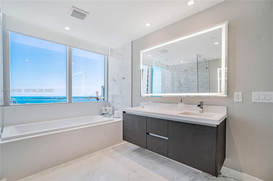 For Rent: $14,995 (3 beds, 4 baths, 2200 Square Feet)