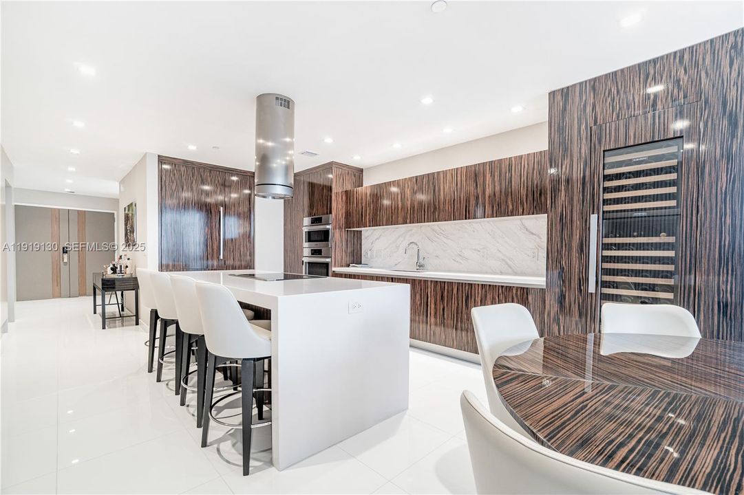 For Rent: $14,995 (3 beds, 4 baths, 2200 Square Feet)