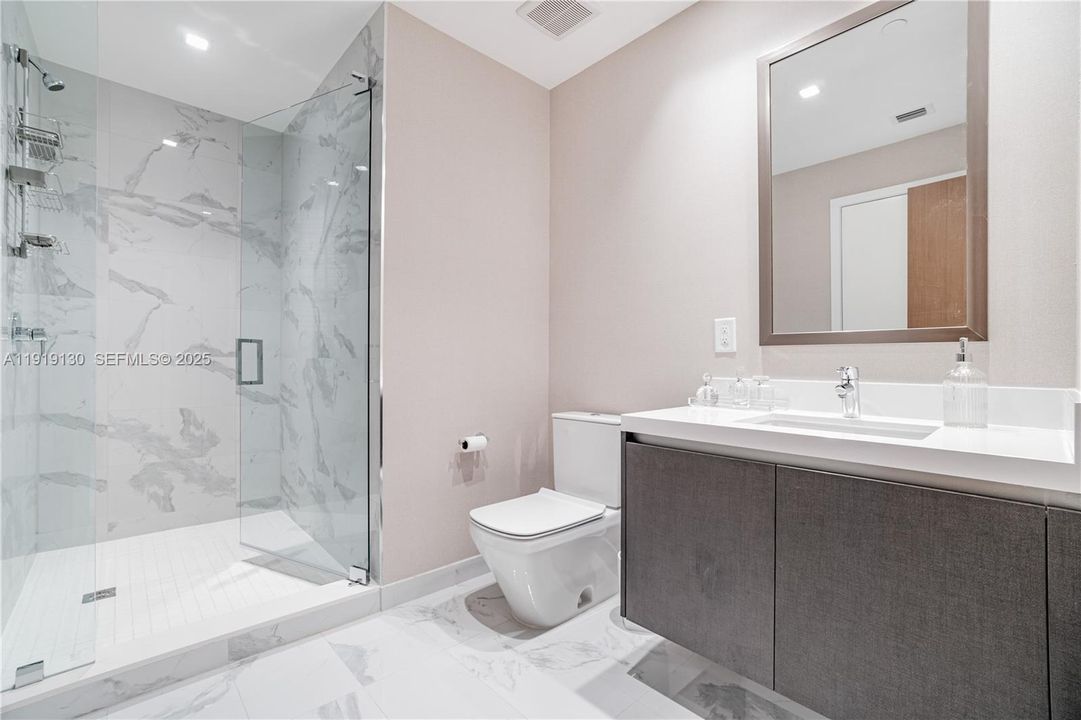 For Rent: $14,995 (3 beds, 4 baths, 2200 Square Feet)