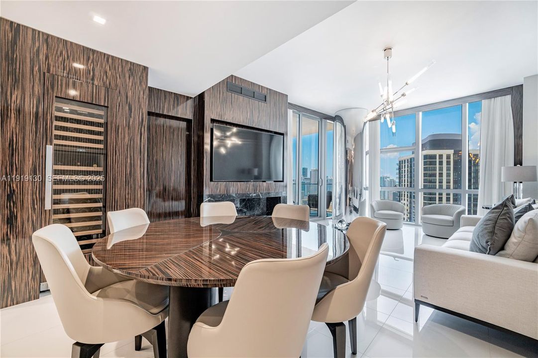 For Rent: $14,995 (3 beds, 4 baths, 2200 Square Feet)