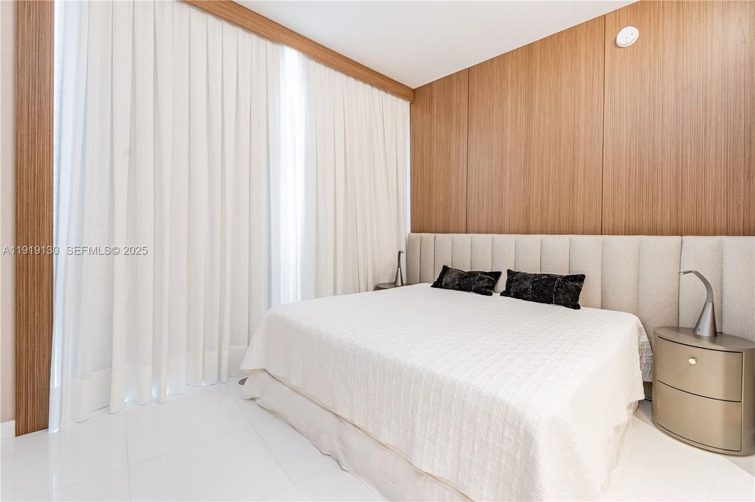 For Rent: $14,995 (3 beds, 4 baths, 2200 Square Feet)