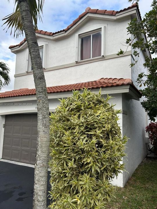 待售: $790,000 (4 贝兹, 2 浴室, 1902 平方英尺)