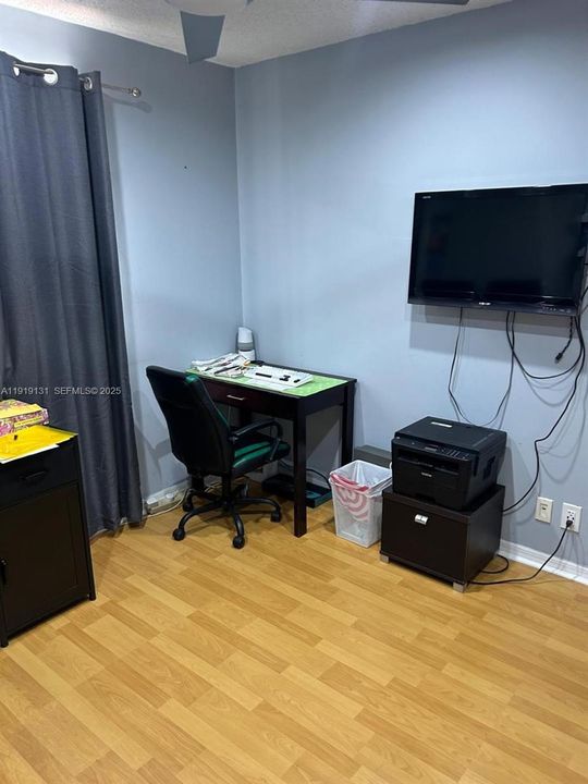 待售: $790,000 (4 贝兹, 2 浴室, 1902 平方英尺)