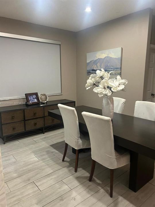 待售: $790,000 (4 贝兹, 2 浴室, 1902 平方英尺)