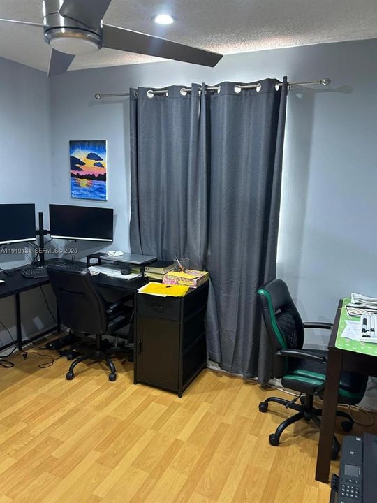 待售: $790,000 (4 贝兹, 2 浴室, 1902 平方英尺)