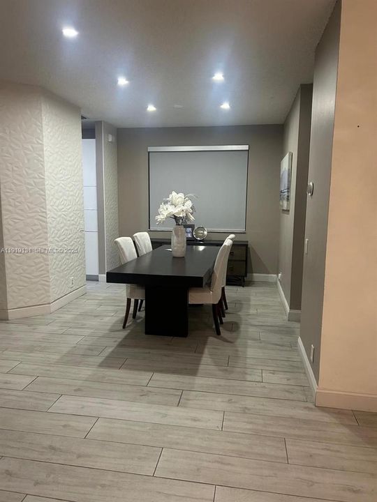 待售: $790,000 (4 贝兹, 2 浴室, 1902 平方英尺)