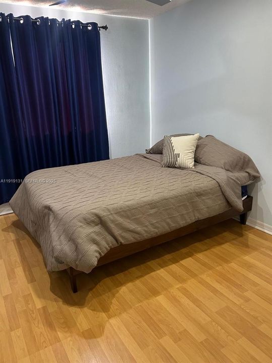 待售: $790,000 (4 贝兹, 2 浴室, 1902 平方英尺)