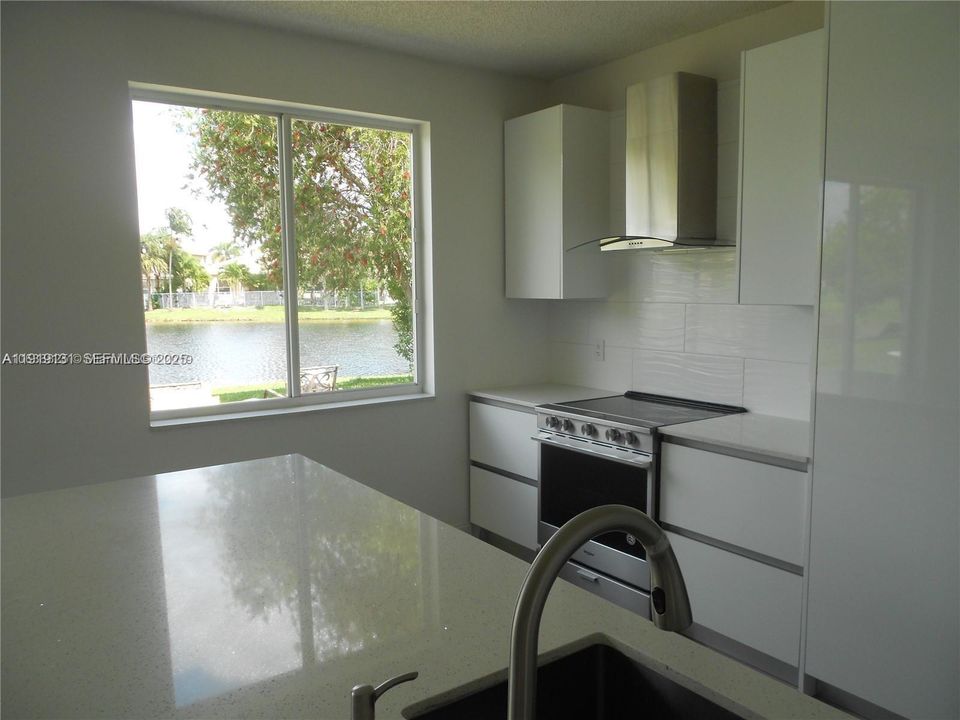 待售: $790,000 (4 贝兹, 2 浴室, 1902 平方英尺)