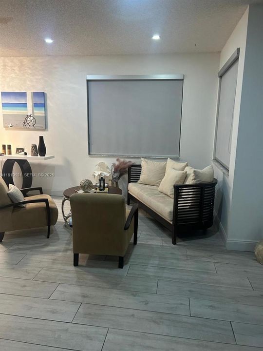 待售: $790,000 (4 贝兹, 2 浴室, 1902 平方英尺)