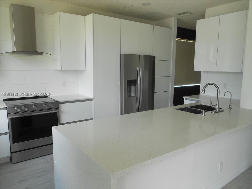 待售: $790,000 (4 贝兹, 2 浴室, 1902 平方英尺)