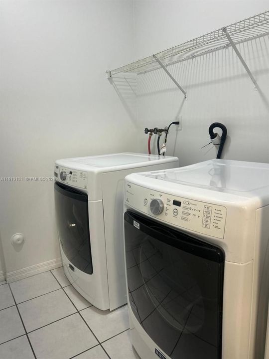 待售: $790,000 (4 贝兹, 2 浴室, 1902 平方英尺)