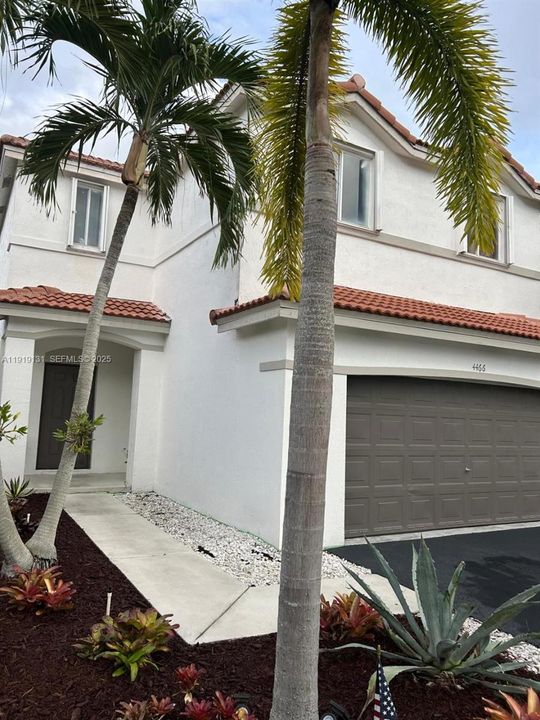 待售: $790,000 (4 贝兹, 2 浴室, 1902 平方英尺)