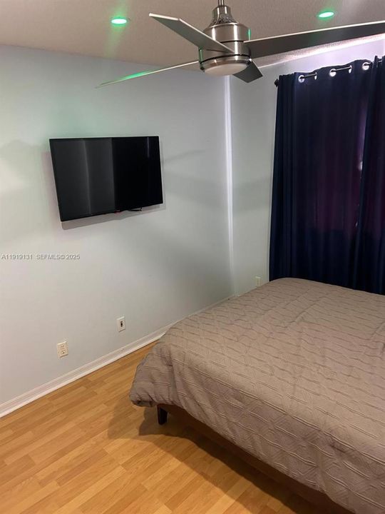 待售: $790,000 (4 贝兹, 2 浴室, 1902 平方英尺)