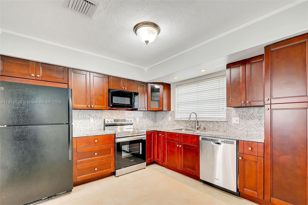 待售: $1,785,000 (3 贝兹, 2 浴室, 1812 平方英尺)