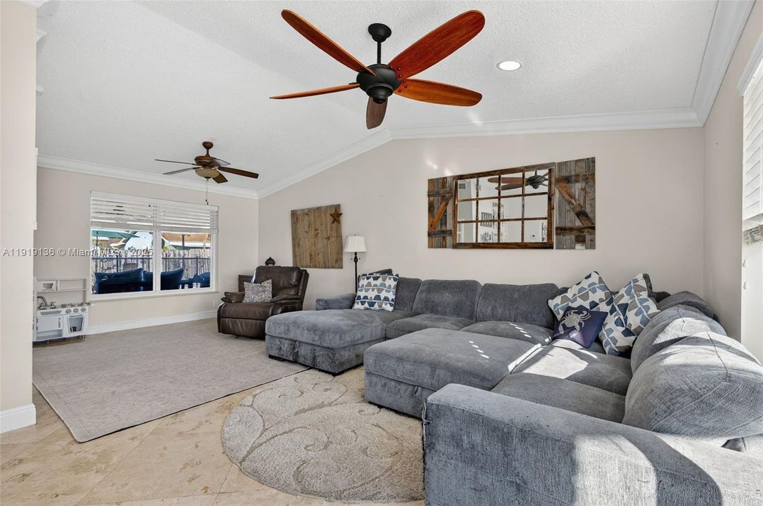 待售: $635,000 (3 贝兹, 2 浴室, 1599 平方英尺)