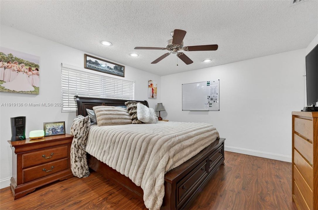 待售: $635,000 (3 贝兹, 2 浴室, 1599 平方英尺)