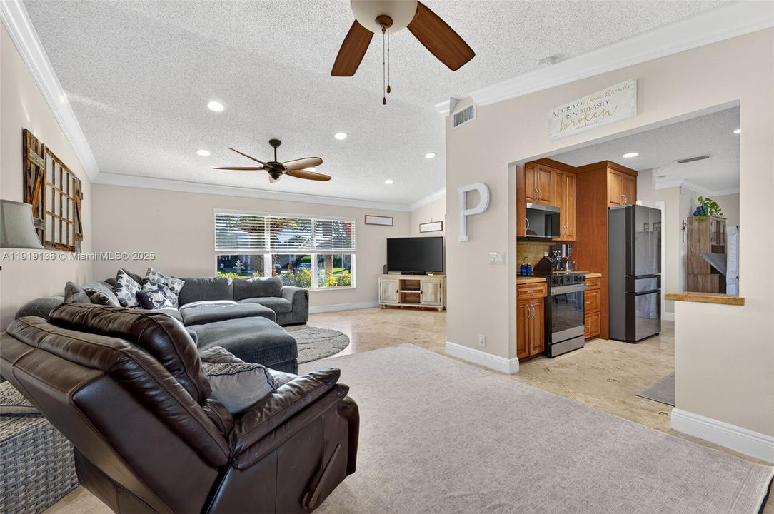 待售: $635,000 (3 贝兹, 2 浴室, 1599 平方英尺)