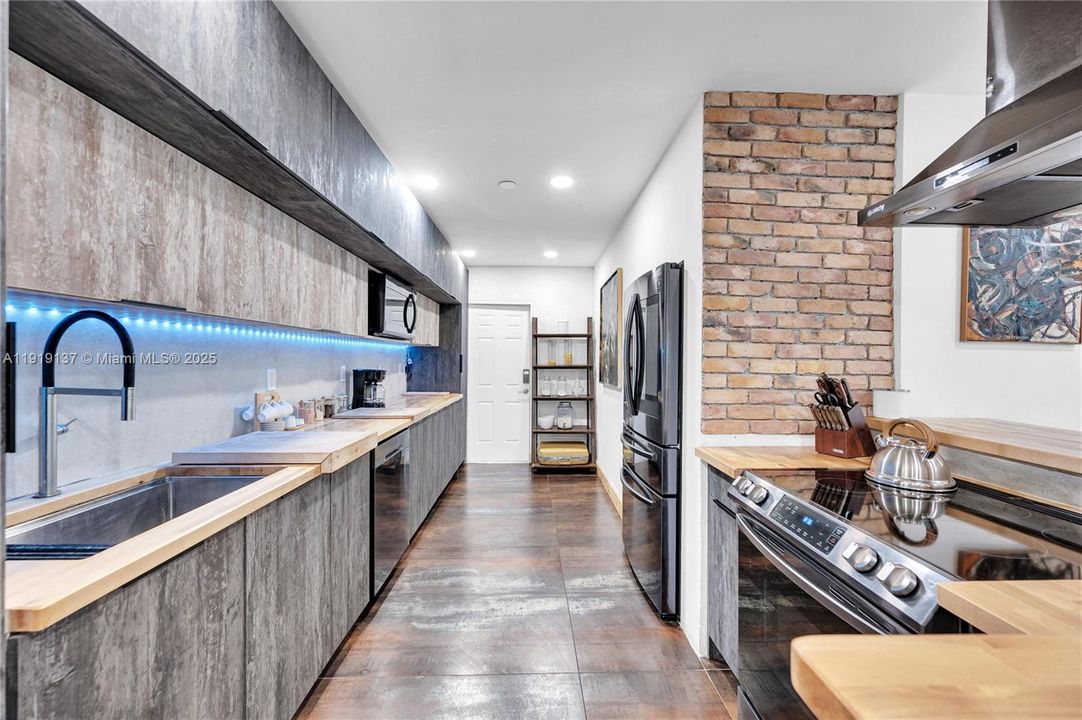 待售: $979,000 (5 贝兹, 3 浴室, 2768 平方英尺)