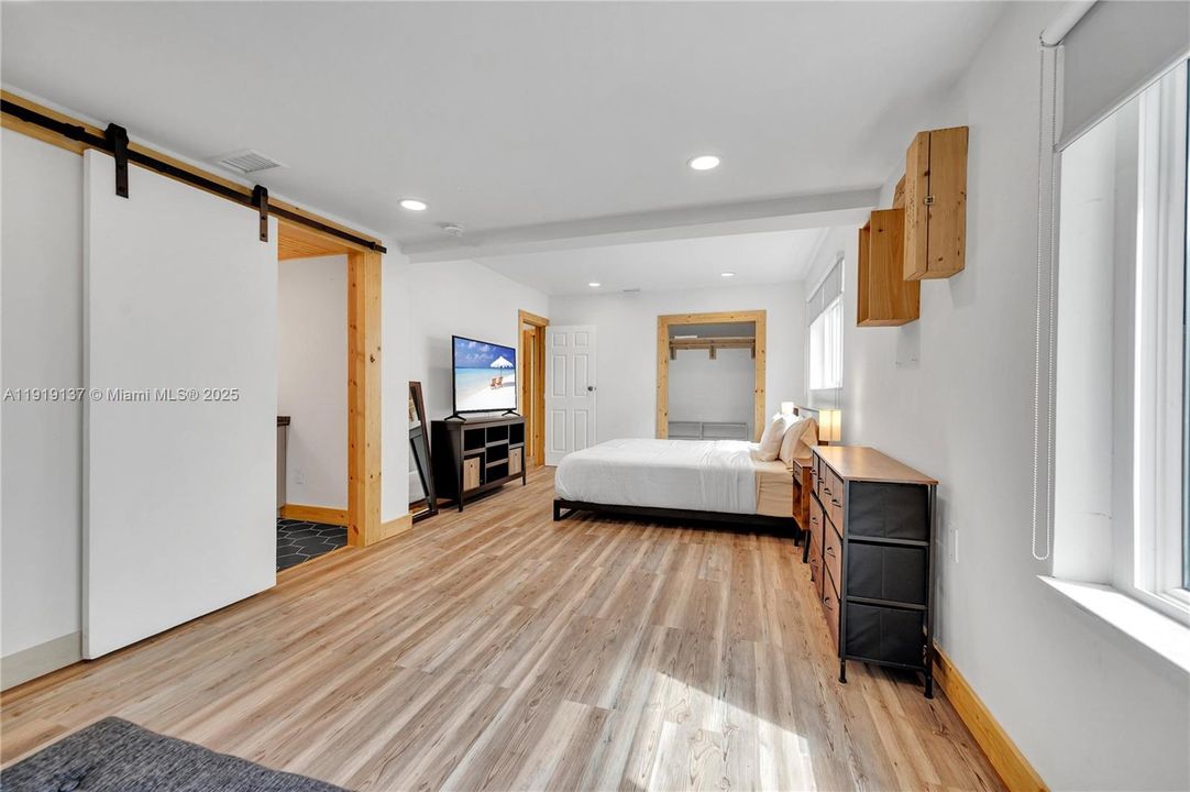 待售: $979,000 (5 贝兹, 3 浴室, 2768 平方英尺)