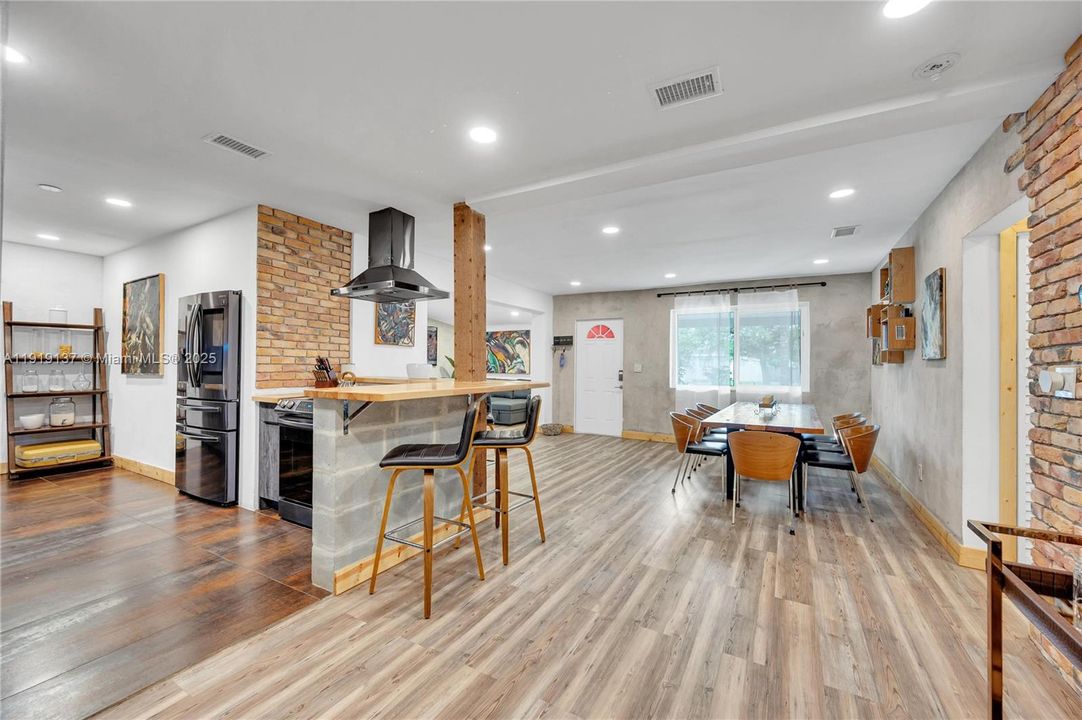 待售: $979,000 (5 贝兹, 3 浴室, 2768 平方英尺)