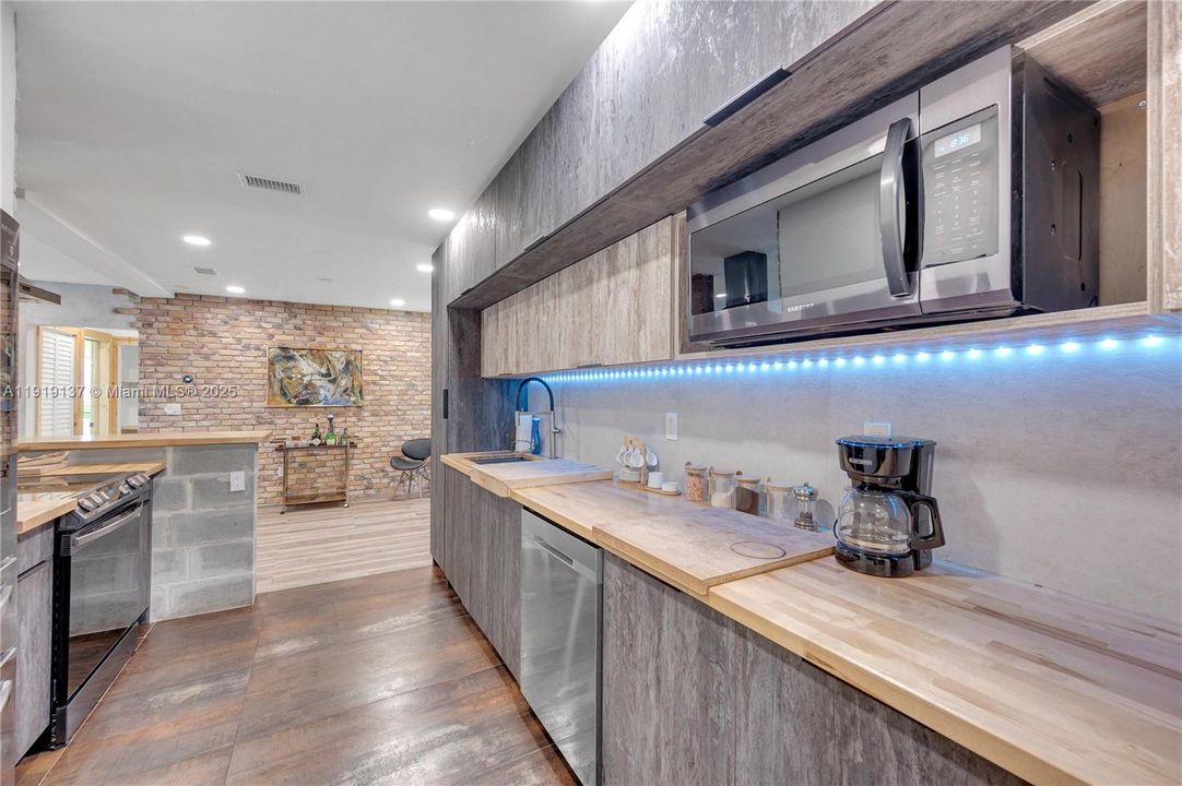 待售: $979,000 (5 贝兹, 3 浴室, 2768 平方英尺)