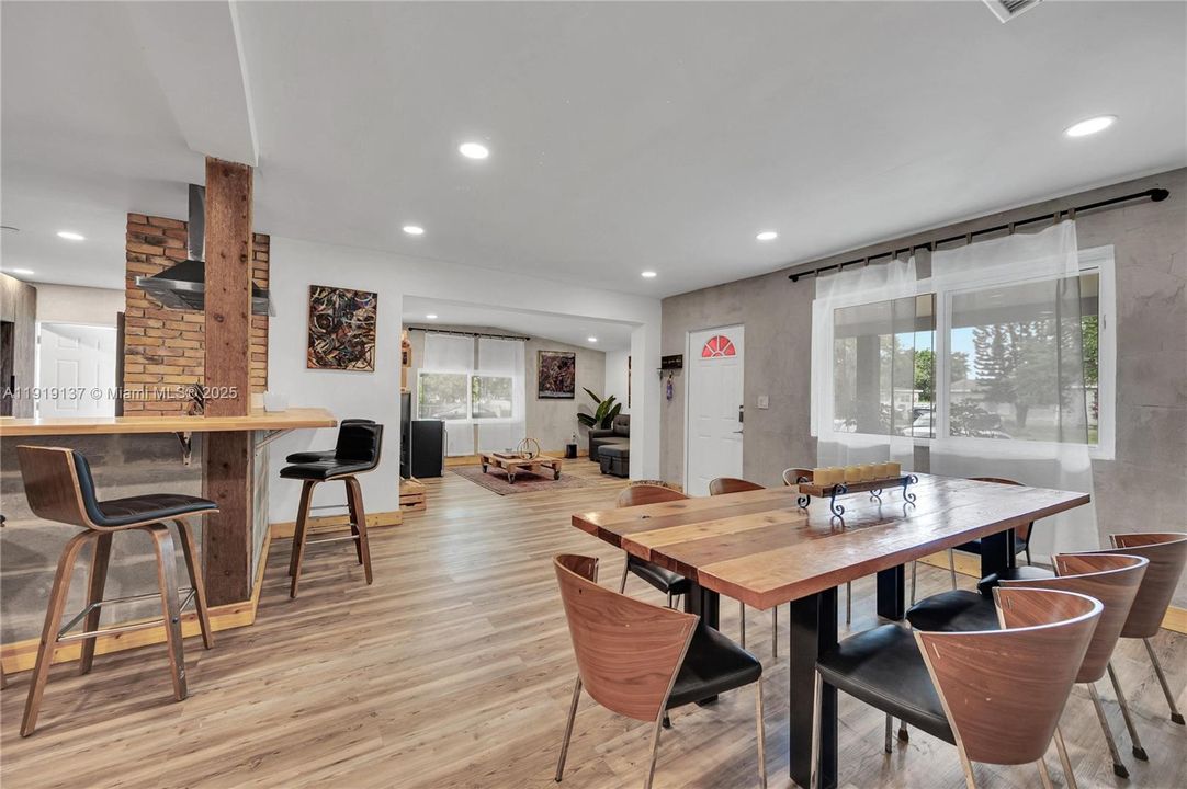 待售: $979,000 (5 贝兹, 3 浴室, 2768 平方英尺)