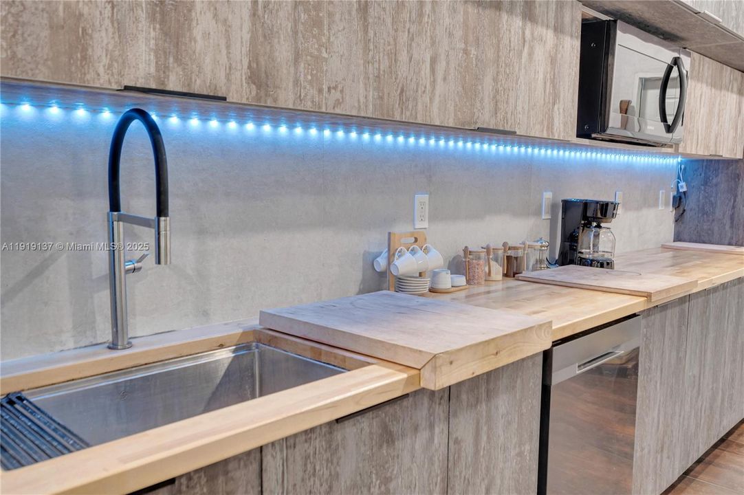 待售: $979,000 (5 贝兹, 3 浴室, 2768 平方英尺)