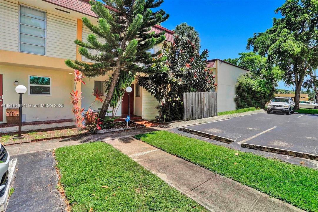 For Rent: $4,500 (3 beds, 2 baths, 1330 Square Feet)