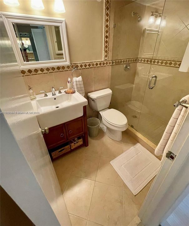 待售: $198,000 (1 贝兹, 1 浴室, 988 平方英尺)