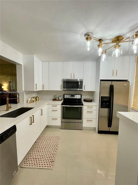 待售: $198,000 (1 贝兹, 1 浴室, 988 平方英尺)