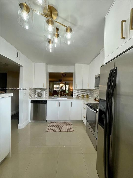 待售: $198,000 (1 贝兹, 1 浴室, 988 平方英尺)