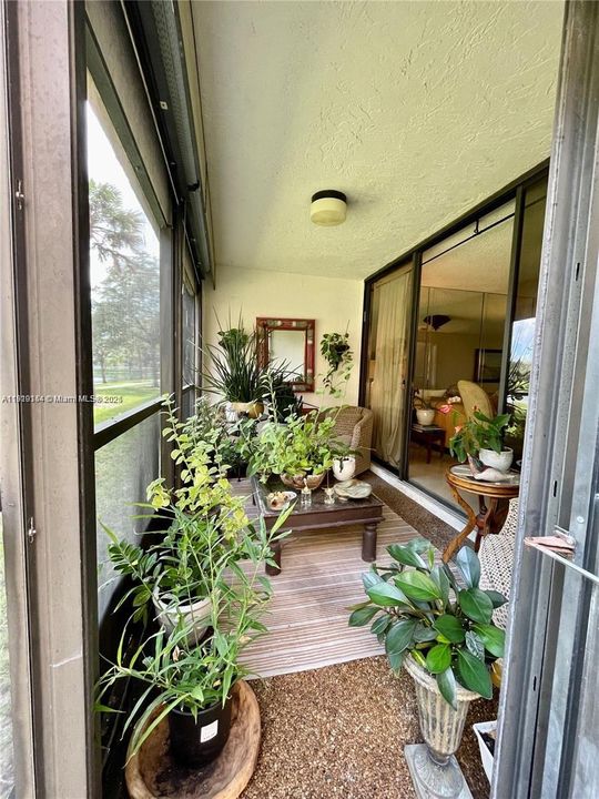 待售: $198,000 (1 贝兹, 1 浴室, 988 平方英尺)