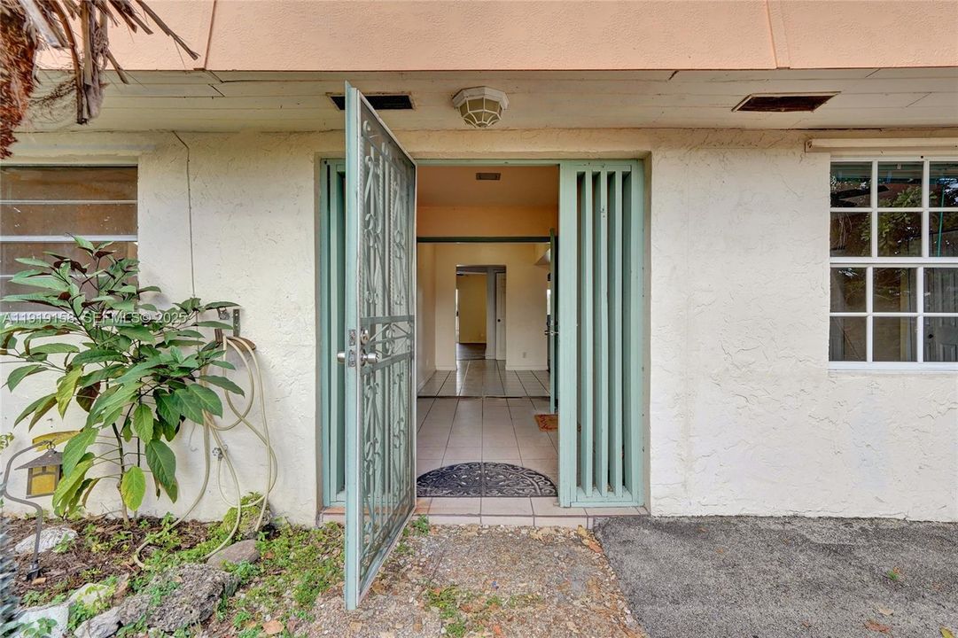 For Rent: $3,500 (3 beds, 2 baths, 1743 Square Feet)