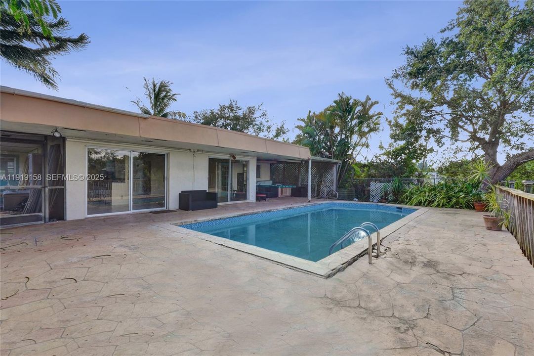 For Rent: $3,500 (3 beds, 2 baths, 1743 Square Feet)