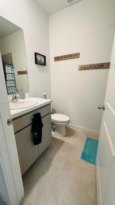 На продажу: $410,000 (3 спален, 3 ванн, 1376 Квадратных фут)