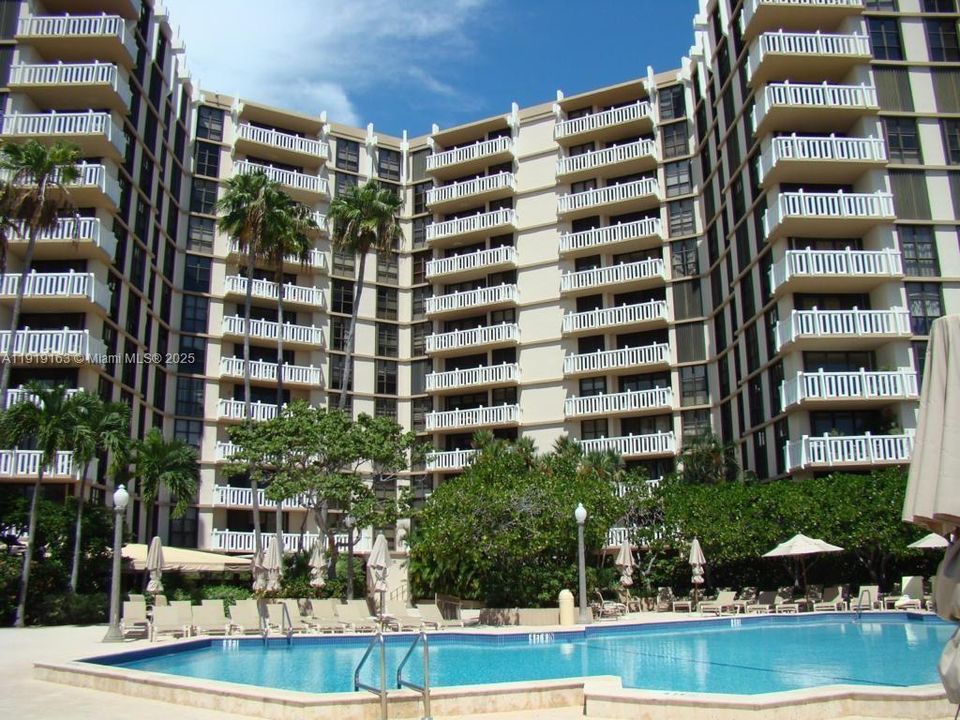 На продажу: $995,000 (2 спален, 2 ванн, 1409 Квадратных фут)