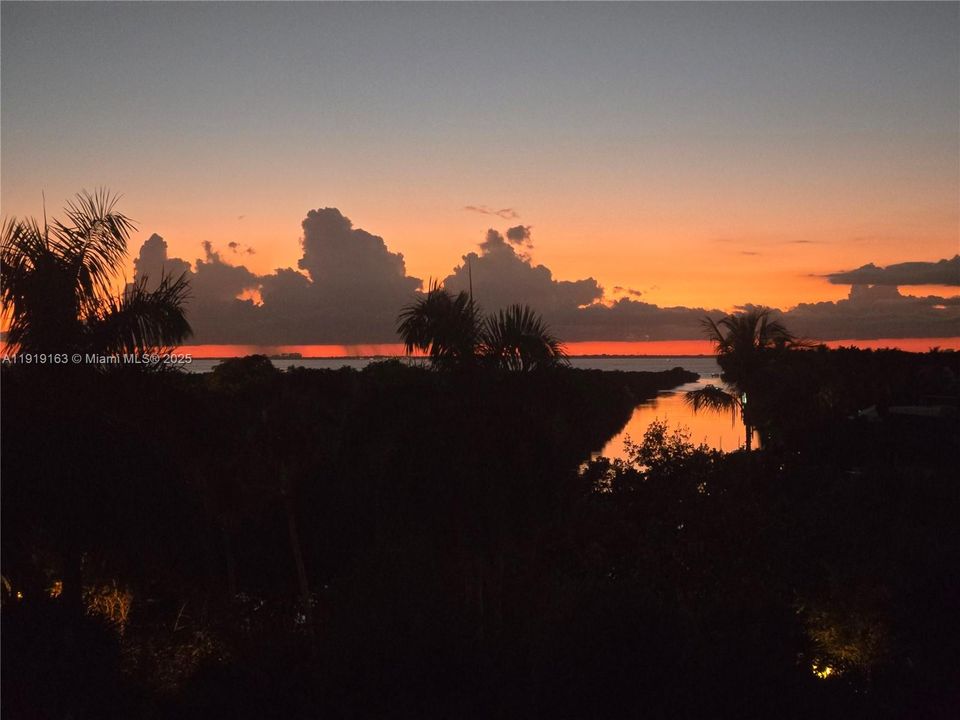 На продажу: $995,000 (2 спален, 2 ванн, 1409 Квадратных фут)