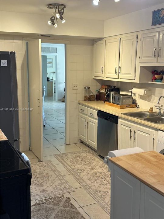 На продажу: $995,000 (2 спален, 2 ванн, 1409 Квадратных фут)