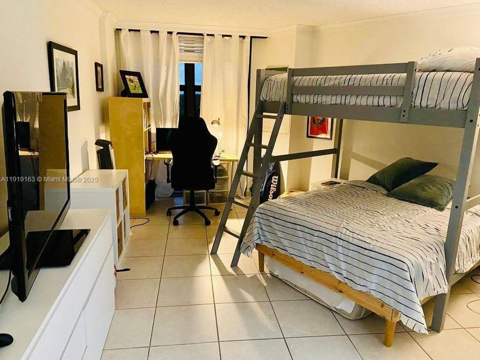 На продажу: $995,000 (2 спален, 2 ванн, 1409 Квадратных фут)