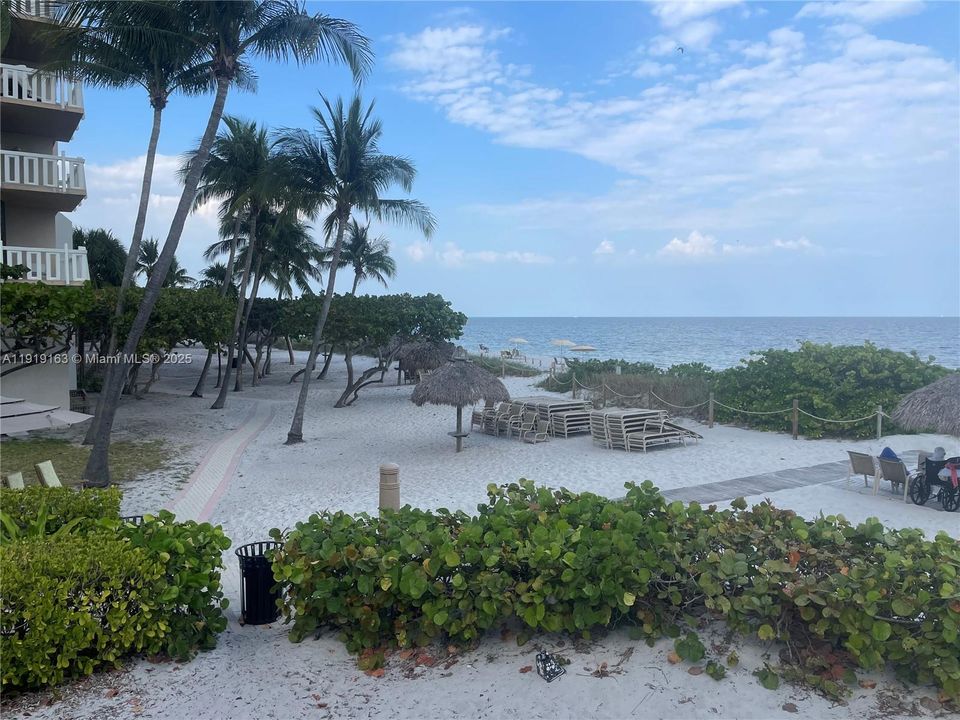 На продажу: $995,000 (2 спален, 2 ванн, 1409 Квадратных фут)