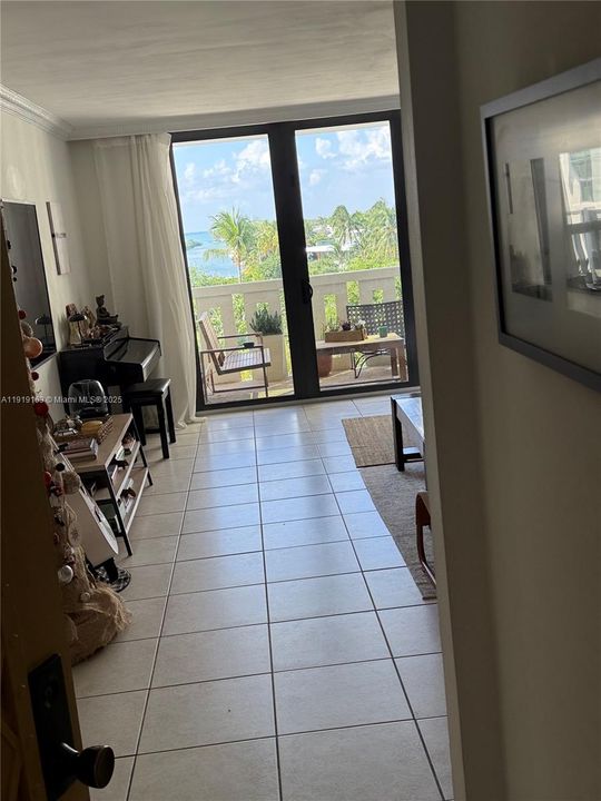 На продажу: $995,000 (2 спален, 2 ванн, 1409 Квадратных фут)