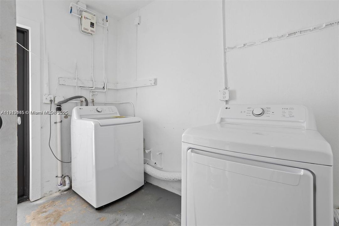 For Rent: $3,100 (3 beds, 1 baths, 1260 Square Feet)