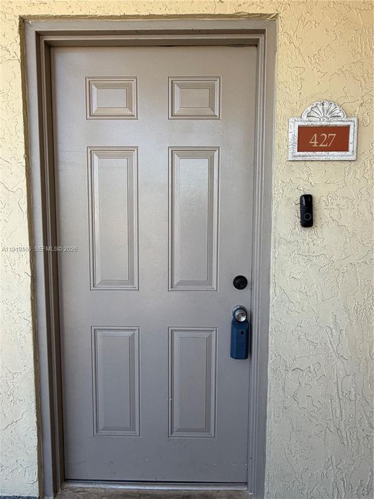 For Sale: $280,000 (1 beds, 1 baths, 710 Square Feet)