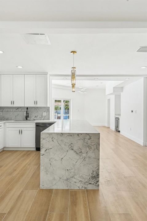 En Venta: $1,800,000 (5 camas, 4 baños, 2985 Pies cuadrados)