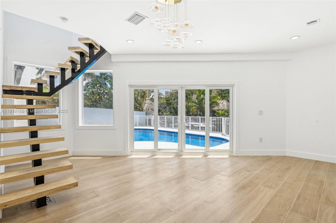 En Venta: $1,800,000 (5 camas, 4 baños, 2985 Pies cuadrados)