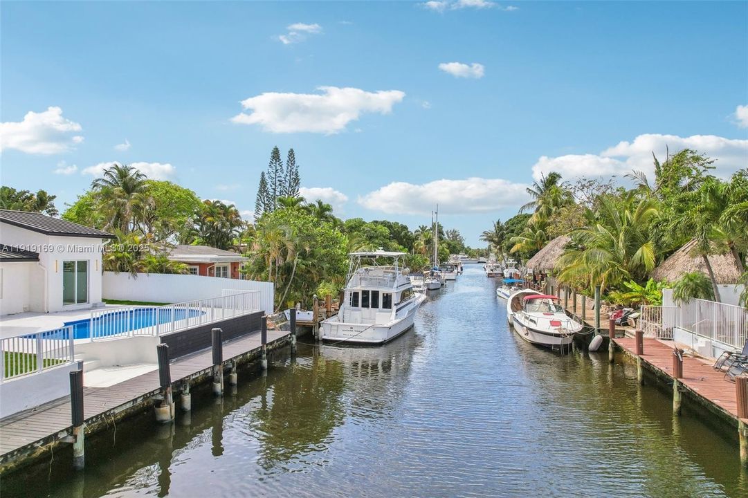 En Venta: $1,800,000 (5 camas, 4 baños, 2985 Pies cuadrados)